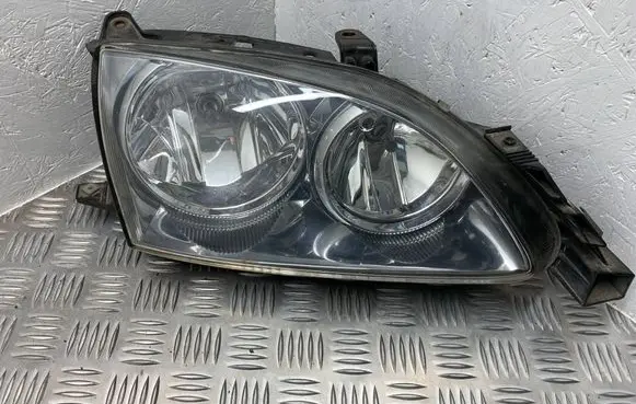 Toyota Avensis T220 Headlight/headlamp 54534380