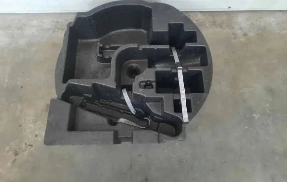 Audi Q8 Tool set 4M8012109C