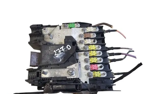 Citroen C4 Grand Picasso Fuse module E1075853 E1065640