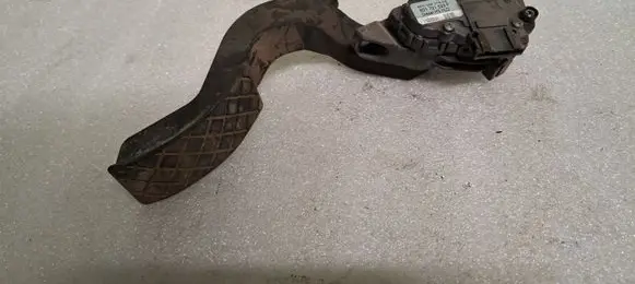 Volkswagen PASSAT B5.5 Accelerator throttle pedal 8D1721523F