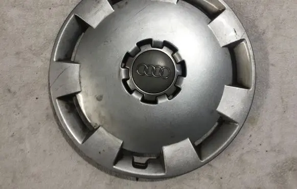 Audi A6 S6 C5 4B R16 wheel hub/cap/trim 8P0601147A
