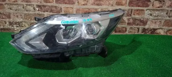 Nissan Qashqai Headlight/headlamp