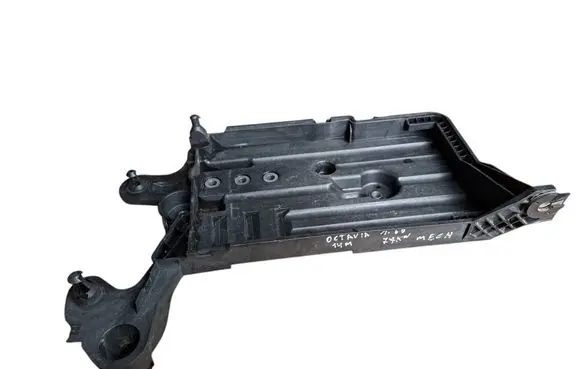 Skoda Octavia Mk3 (5E) Battery tray 5Q0915321H 5Q0915331J