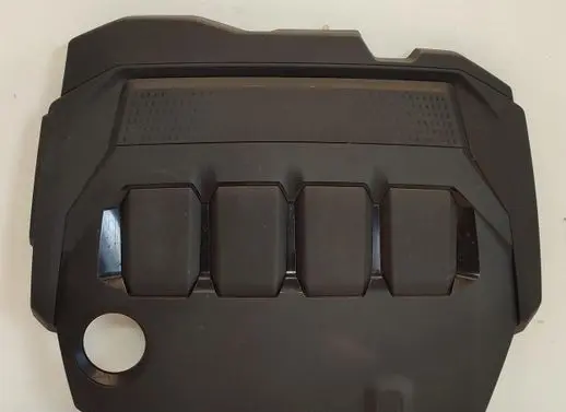 Volkswagen Tiguan Engine cover (trim) 05L103925E