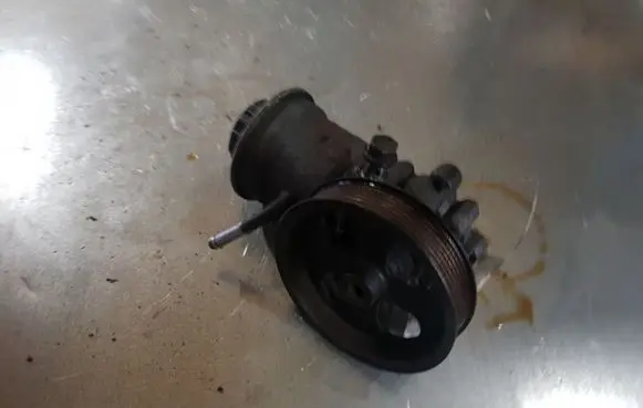 Toyota Avensis T250 Power steering pump