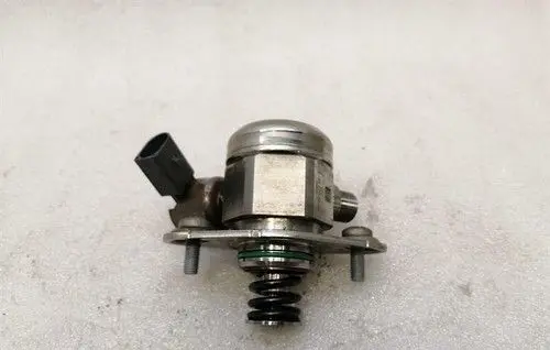 Mercedes-Benz A W176 Mechanical fuel pump A1330700001