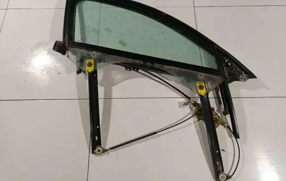 Audi A6 S6 C6 4F Front door window/glass frame 