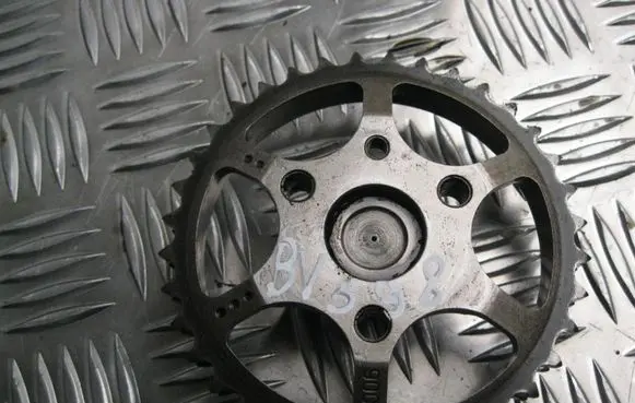 Mercedes-Benz C AMG W203 Timing chain sprocket A61105 BV598