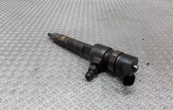 Opel Zafira B Fuel injector 0445110276