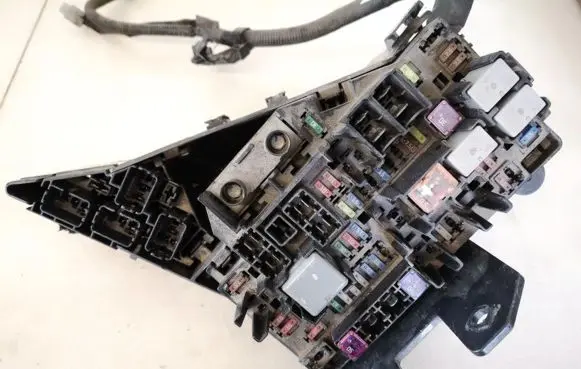 Subaru Legacy Fuse box set mb102802b