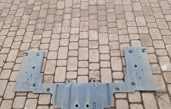 Renault Zoe Center/middle under tray cover 748123172R