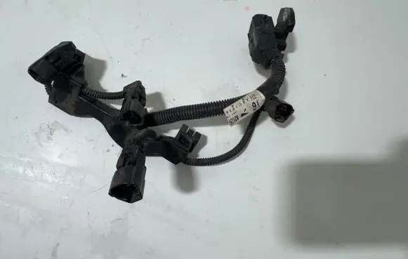 Toyota RAV 4 (XA50) Fuel injector wires 8212633050B