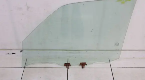 Nissan Juke I F15 Sliding door window/glass 
