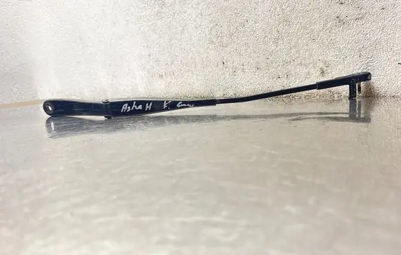 Opel Astra H Front wiper blade arm 13111219