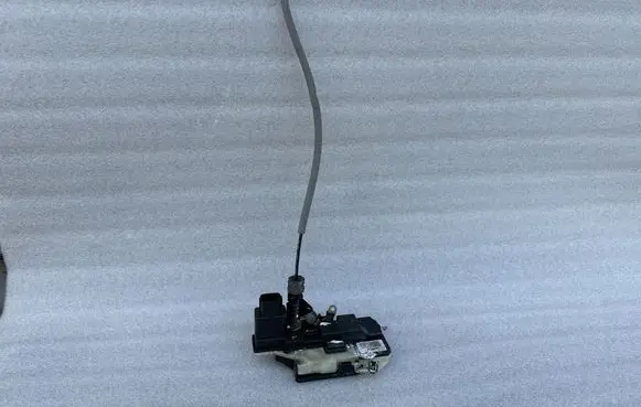 Volvo XC90 Rear door lock 30699761 31253059