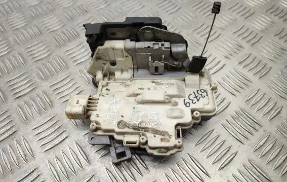 Seat Altea Rear door lock 5P0839012