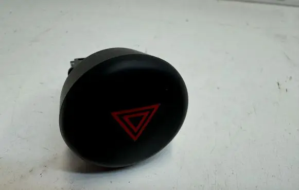Nissan Juke I F15 Hazard light switch S31471