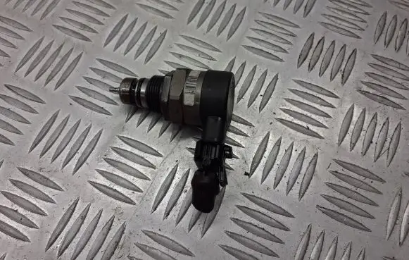 Toyota Auris 150 Fuel pressure sensor 23280-33020