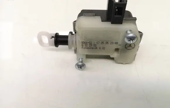 Mercedes-Benz E W211 Tailgate boot lock/latch motor A322902