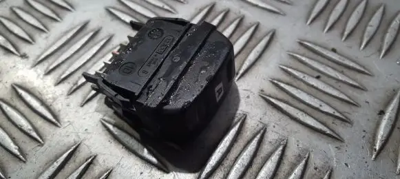 Citroen Xsara Picasso Electric window control switch 22681