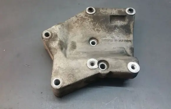 SsangYong Korando Engine mounting bracket