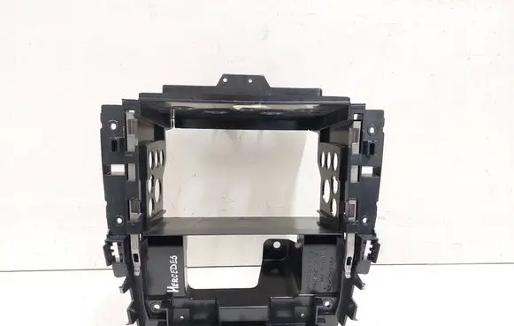 Mercedes-Benz R W251 Radio/GPS head unit trim A2516800014 111692