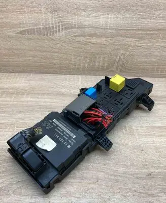 Opel Vectra C Fuse module 13120953 24400590 355476