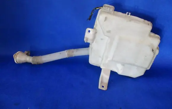 Mitsubishi ASX Windshield washer fluid reservoir/tank