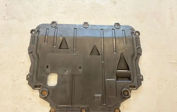 Volvo V40 Engine splash shield/under tray 31440279