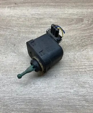 Volkswagen Transporter - Caravelle T4 Headlight level adjustment motor 6K5941295A