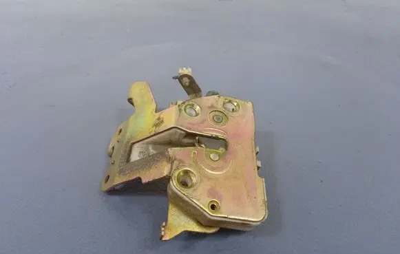Mazda MPV II LW Rear door lock
