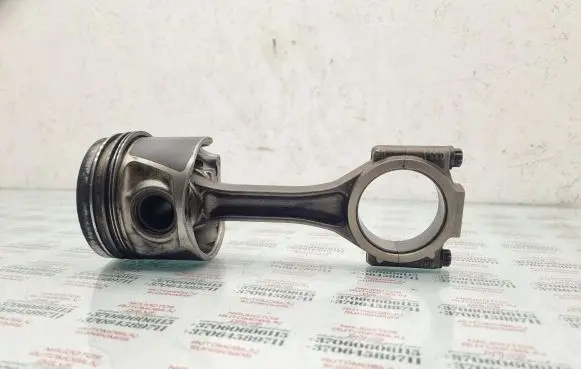 Volkswagen Touran I Piston with connecting rod 038J