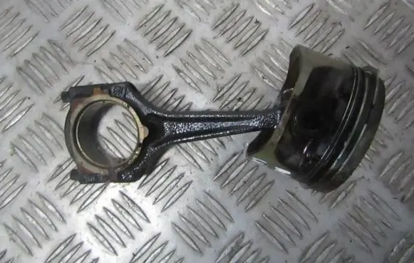 Opel Astra G Piston with connecting rod