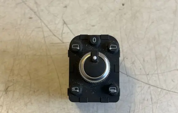 Audi Q2 - Wing mirror switch 4M0959565T