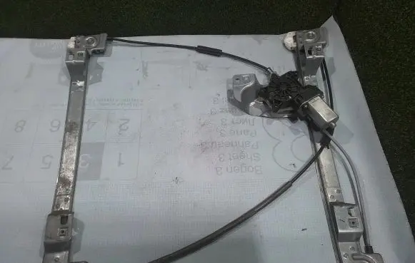 Renault Kangoo II Front door window regulator with motor 128001181 9030305A