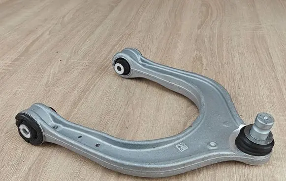 BMW X6 G06 Front upper control arm/wishbone 6883115