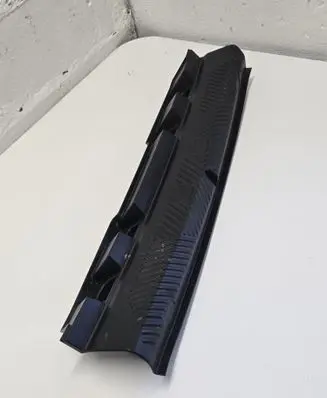 Trunk/boot sill cover protection