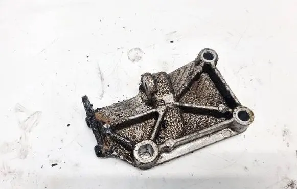 Citroen Saxo Engine mounting bracket 