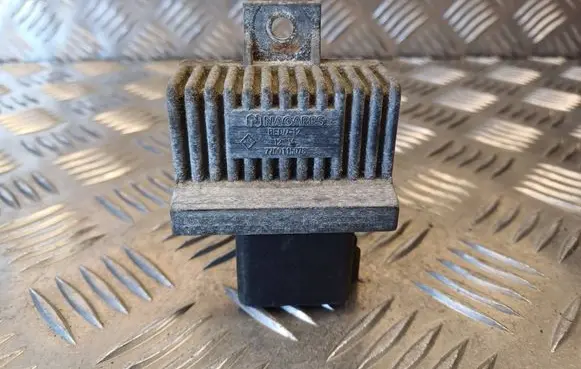 Glow plug pre-heat relay