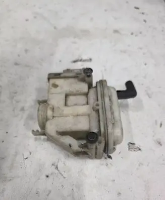 Volkswagen Touran I Central locking vacuum pump 357862153H
