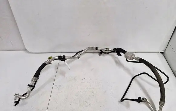 Peugeot 2008 I Air conditioning (A/C) pipe/hose 9825231580