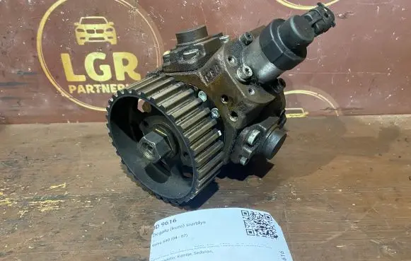 Volvo S40 Fuel injection high pressure pump 0445010102