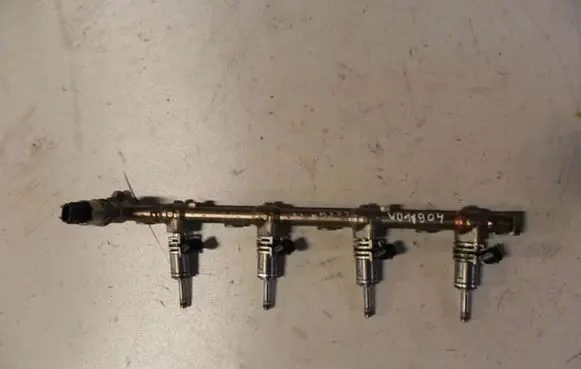 Lexus IS III XE30 Fuel distributor 2325031120 VD11904