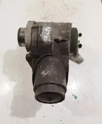 Honda CR-V Oil filter mounting bracket