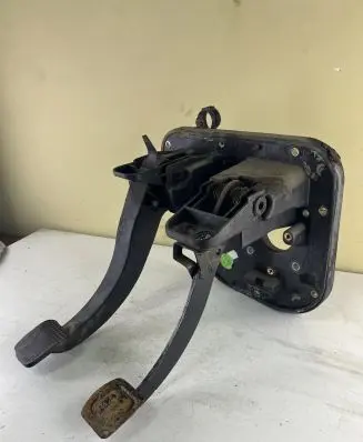 Iveco Daily 4th gen Pedal assembly 504068713 504068715 504068714
