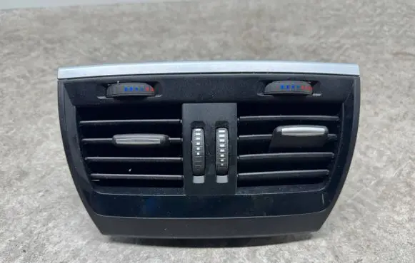 Rear air vent grill