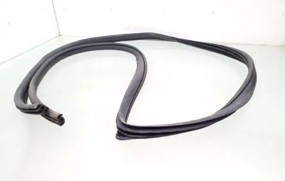 Chevrolet Captiva Front door rubber seal