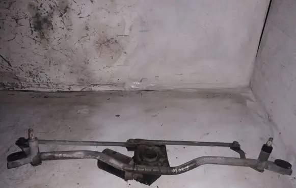 Chrysler Voyager Front wiper linkage and motor