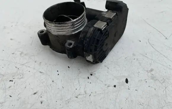 Volvo V70 Throttle valve 8692720