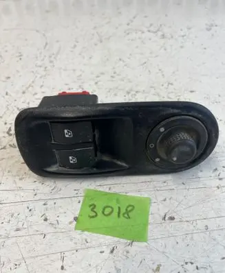 Renault Master II Electric window control switch 8200206602 N33385X